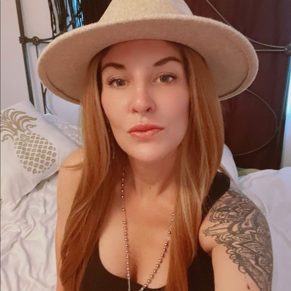 Meet your Posher, Abigail - Picture 3 of 6